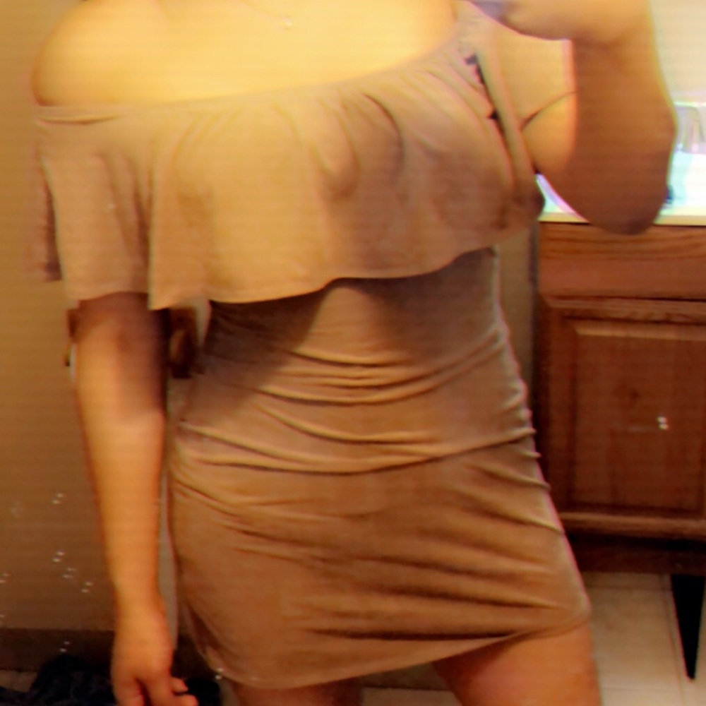 Tan/ Beige Médium Suede off the shoulder dress